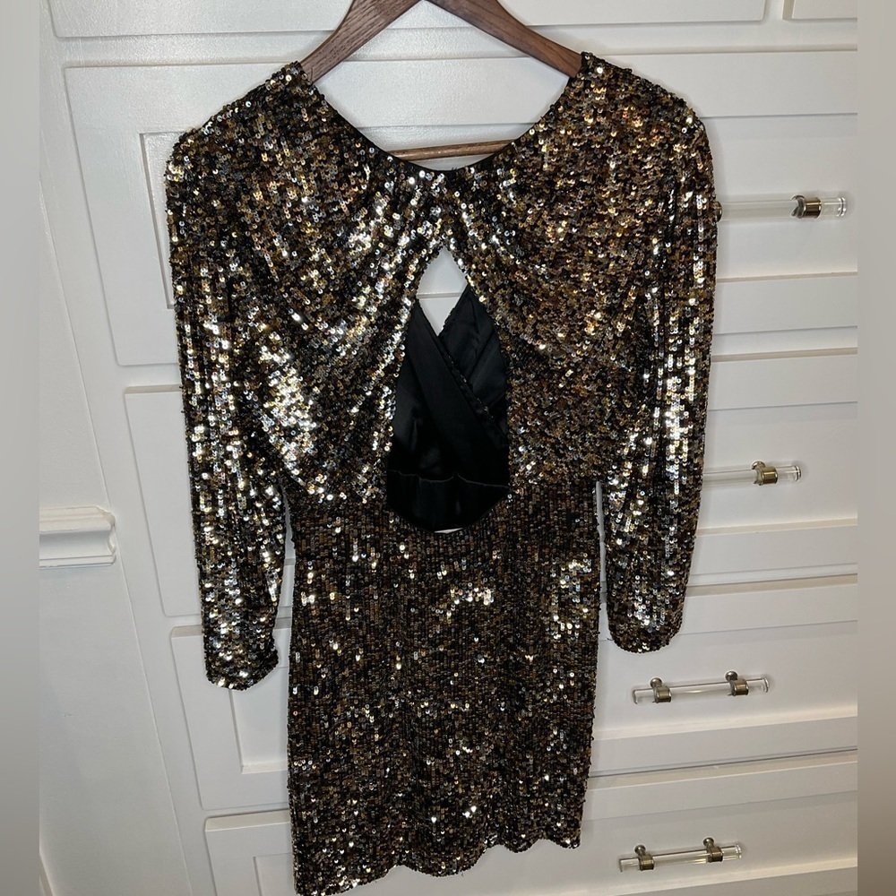 Parker multi sequin 100% silk dress with adorable cut out design - Picture 6 of 11